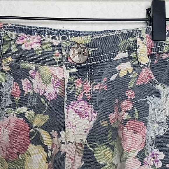 ❌SOLD❌ Vanilla Star Hippie Laundry Floral Denim Shorts - Picture 4 of 5